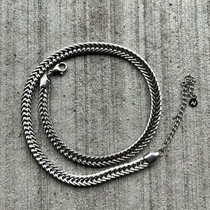 NAETUR SILVER NECKLACE